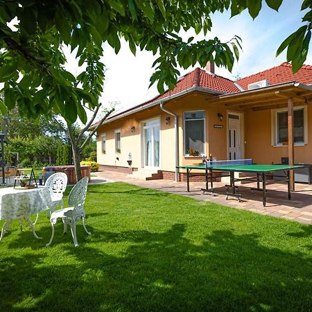 Sunny Garden Pihenohaz Villa Siofok Exterior photo