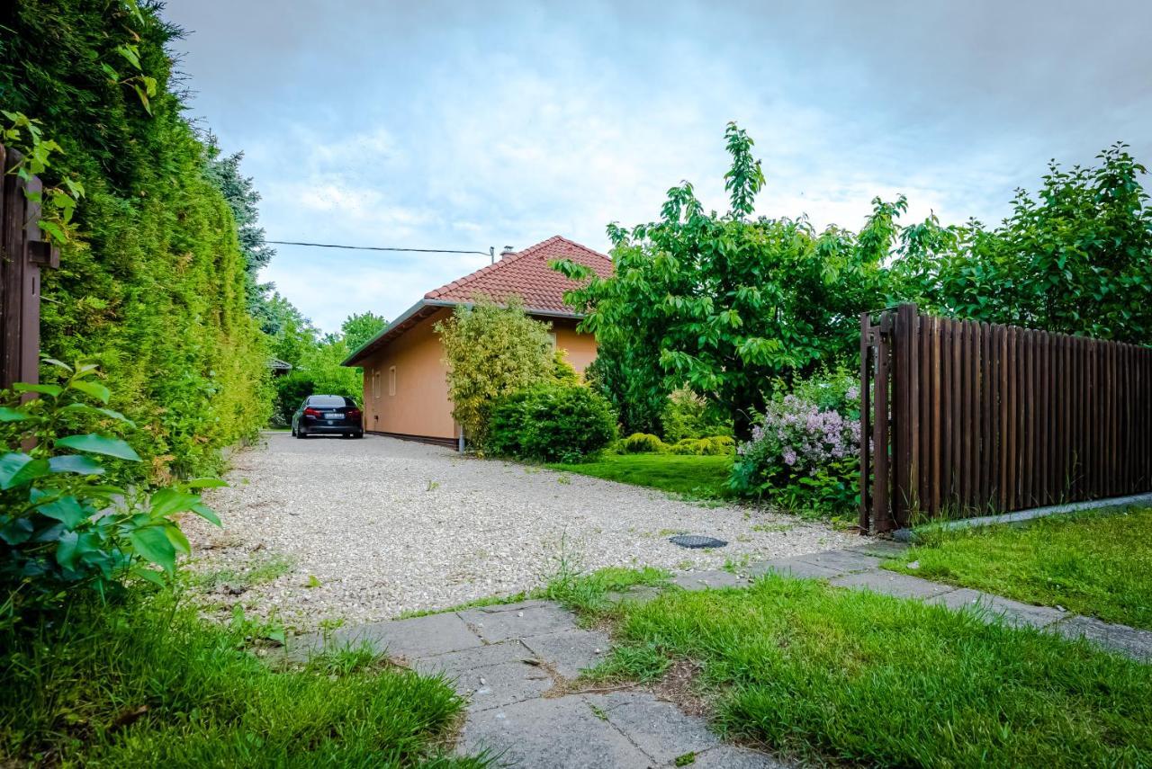 Sunny Garden Pihenohaz Villa Siofok Exterior photo