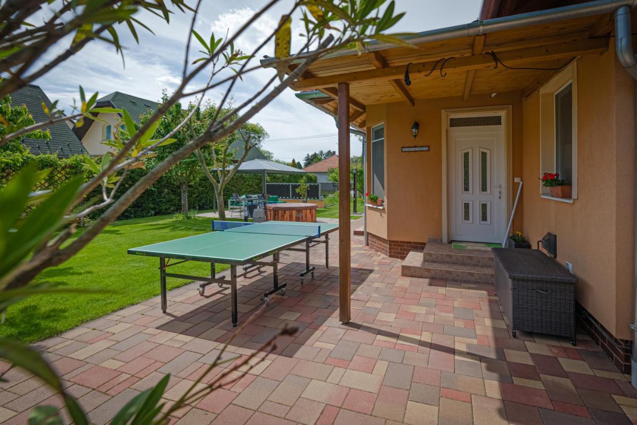 Sunny Garden Pihenohaz Villa Siofok Exterior photo