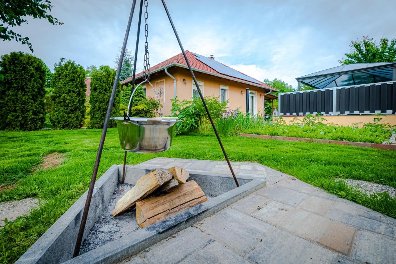 Sunny Garden Pihenohaz Villa Siofok Exterior photo