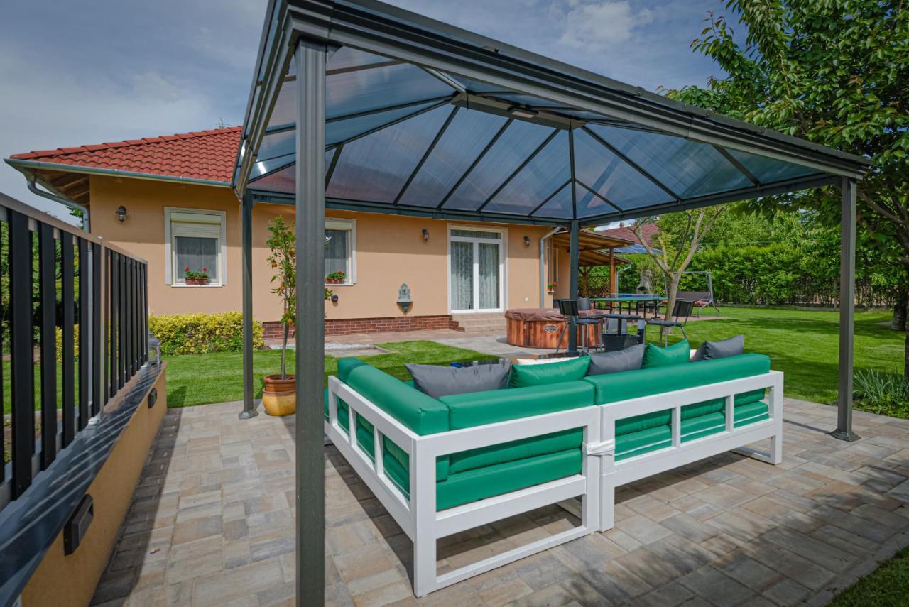 Sunny Garden Pihenohaz Villa Siofok Exterior photo