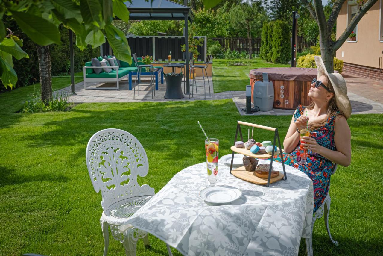 Sunny Garden Pihenohaz Villa Siofok Exterior photo